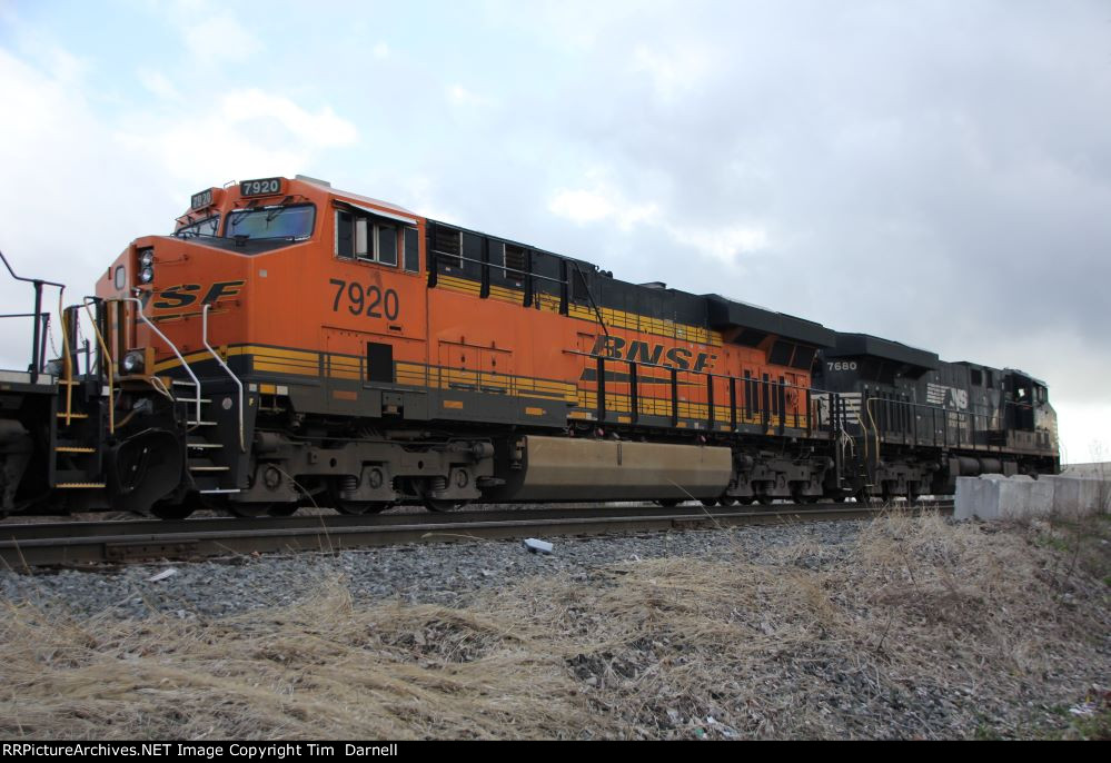 NS 7680, BNSF 7920 on 309